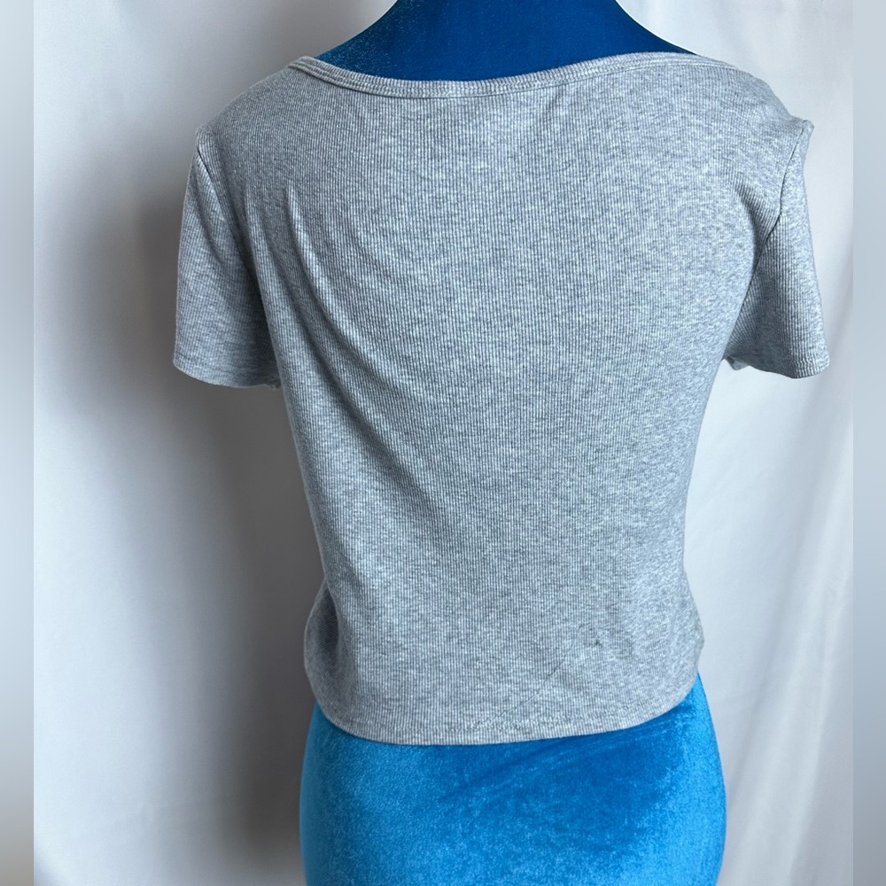 Colsie Gray Ribbed Crop Top - Picture 3 of 6